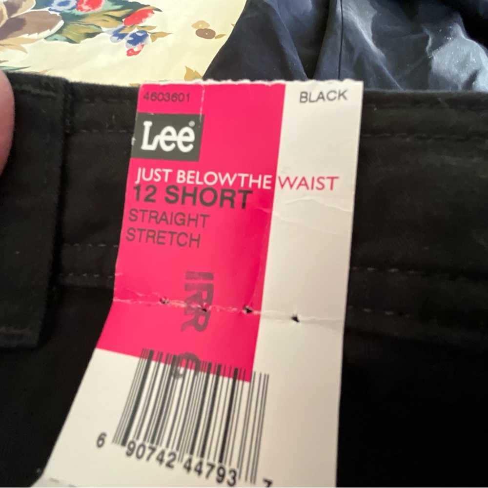 Lee Women’s Jeans NWT Size 12 Short Black Classic Fit Stretch Straight Leg - Picture 7 of 7